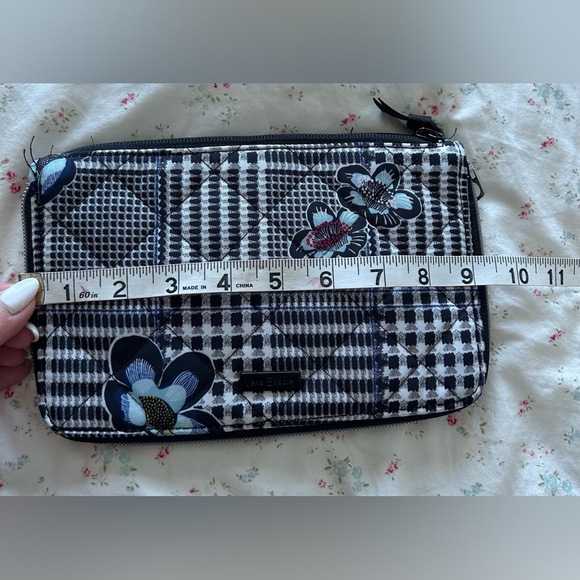 Vera Bradley RFID On theGo Wristlet Bradford Plaid Performance Twill Floral Gray - Picture 3 of 5